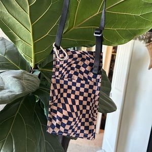 Baggu phone holder in wavy checker